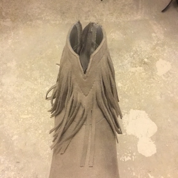 Gray Fringe Soda Heel Booties Sz 7 1/2 - Picture 5 of 8